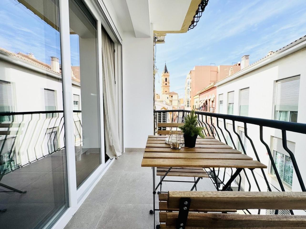 Family Apartment In The Malaga City Center מראה חיצוני תמונה