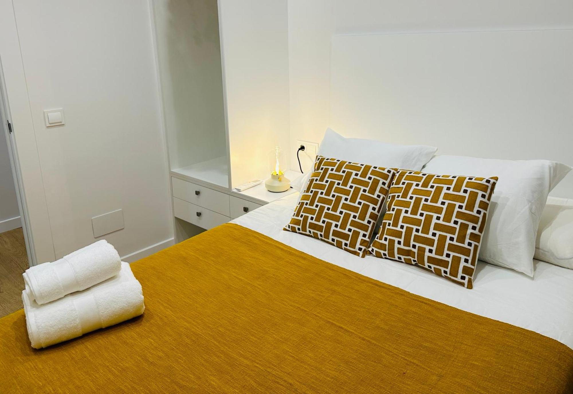 Family Apartment In The Malaga City Center מראה חיצוני תמונה